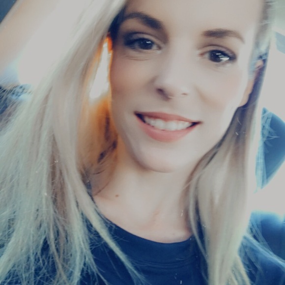 Meet your Posher, Jenna - Picture 2 of 2